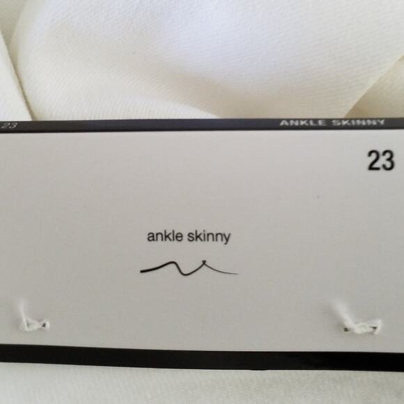 7 For All Mankind Gwenevere White Skinny Jeans | Size 23 | NWT - Picture 6 of 11